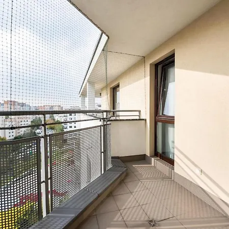 Praga Delightful By Bookinghost * Warschau