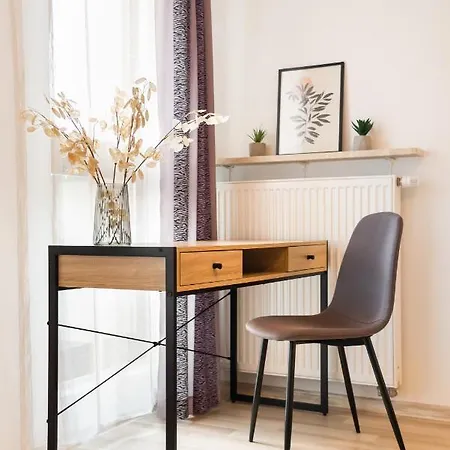 Praga Delightful By Bookinghost *