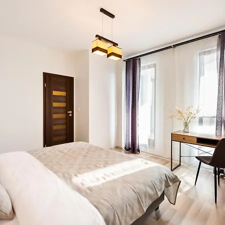 Praga Delightful By Bookinghost 바르샤바