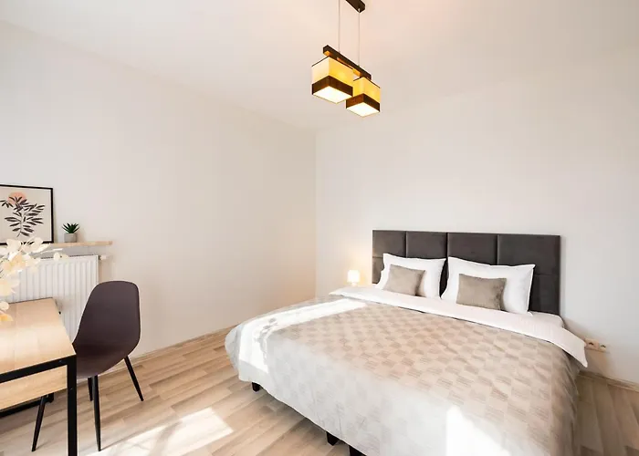 Praga Delightful By Bookinghost Варшава