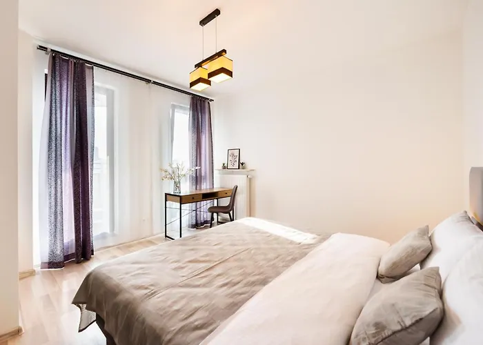 Praga Delightful By Bookinghost Варшава