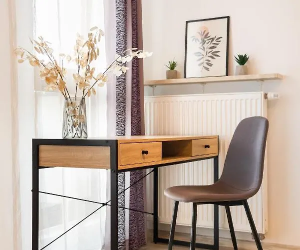 Praga Delightful By Bookinghost *