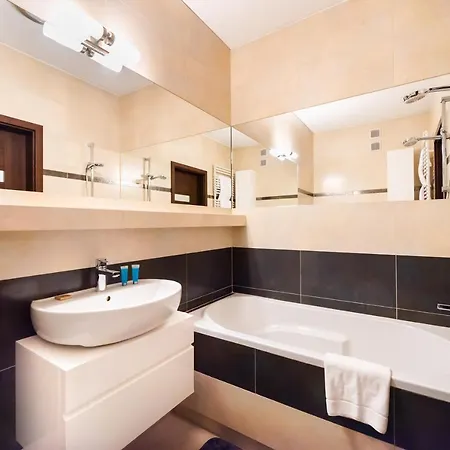 Praga Delightful By Bookinghost *